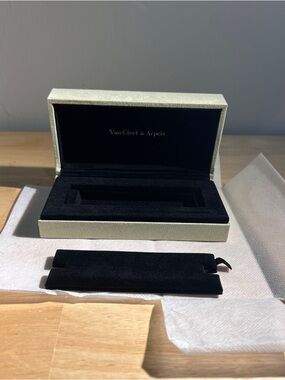 Van Cleef & Arpels VCA Bracelet Box, Bag , Outerbox , Protective Sleeve and Card